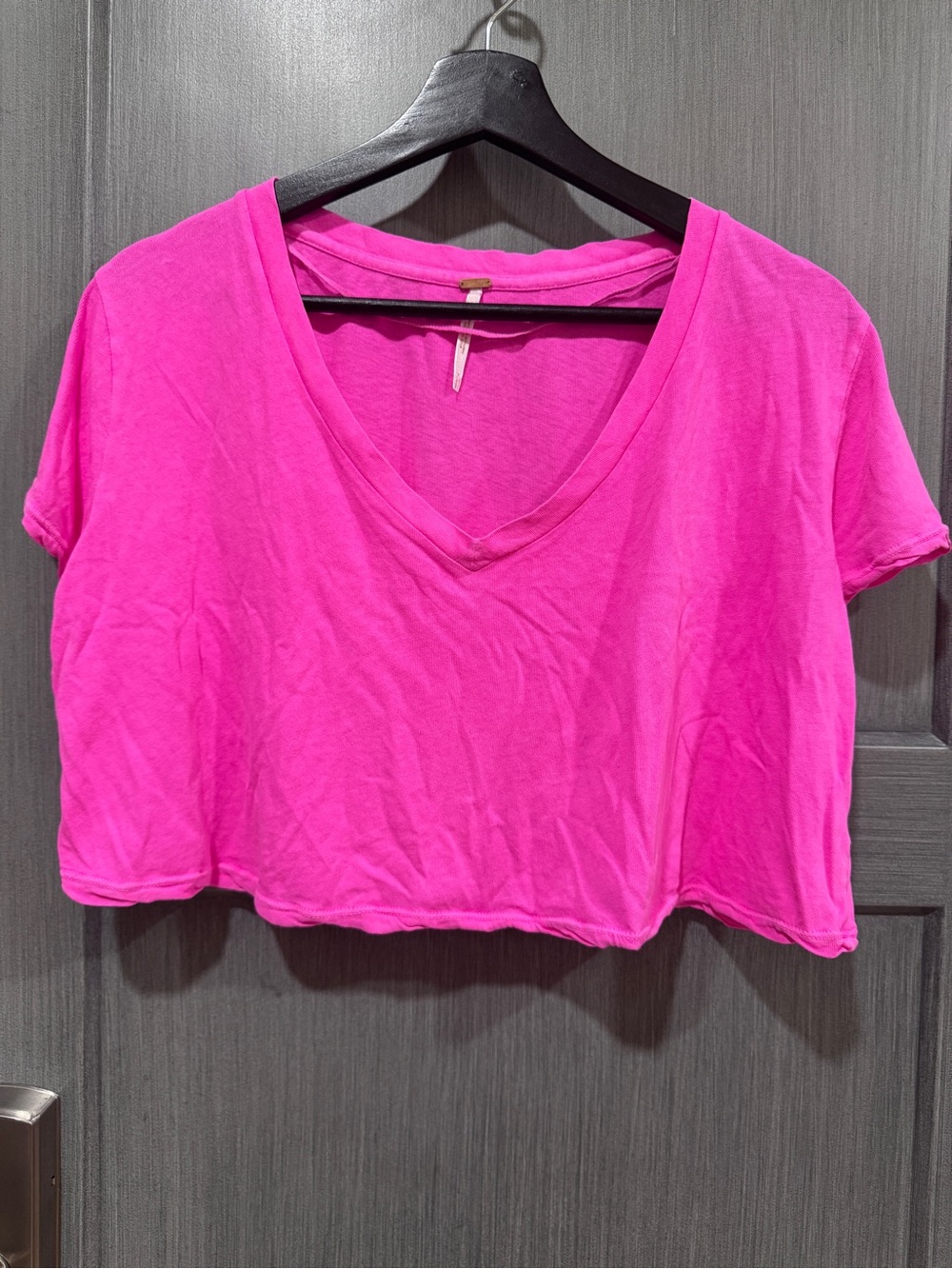 Free People women girl Hot Pink V-Neck Cropped Tee size S